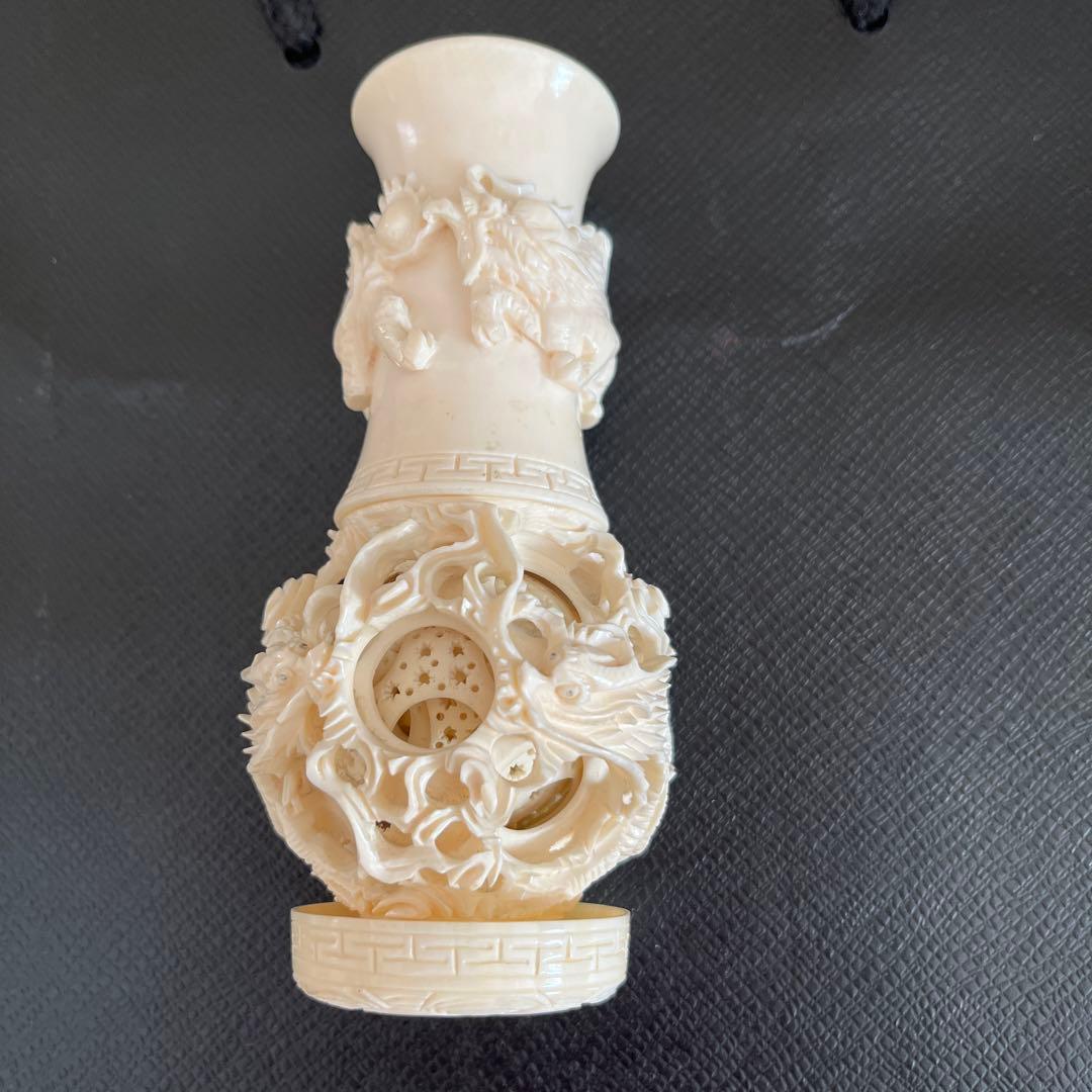 中国骨董　多層球象牙調のドラゴン彫刻花瓶