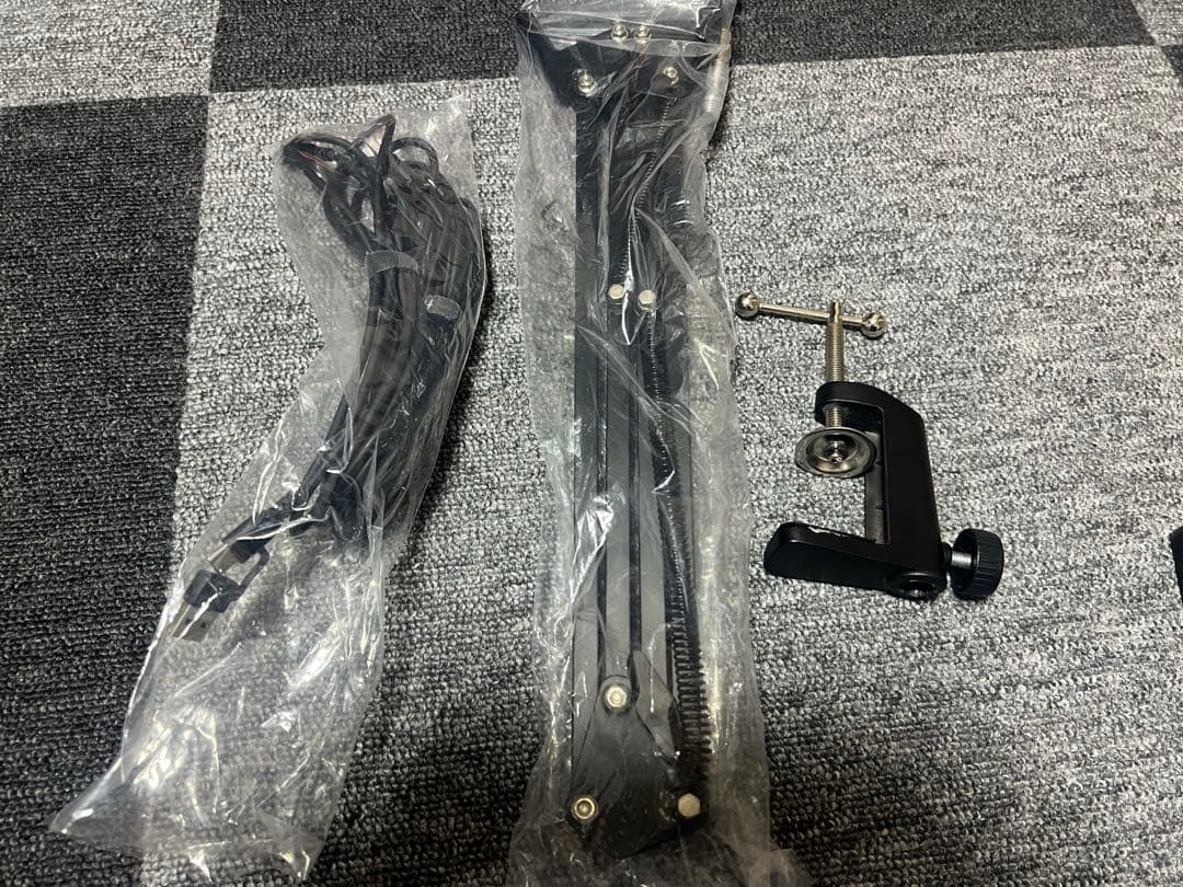 fifine コンデンサーマイクAM8アームセット、オーディオインターフェース付