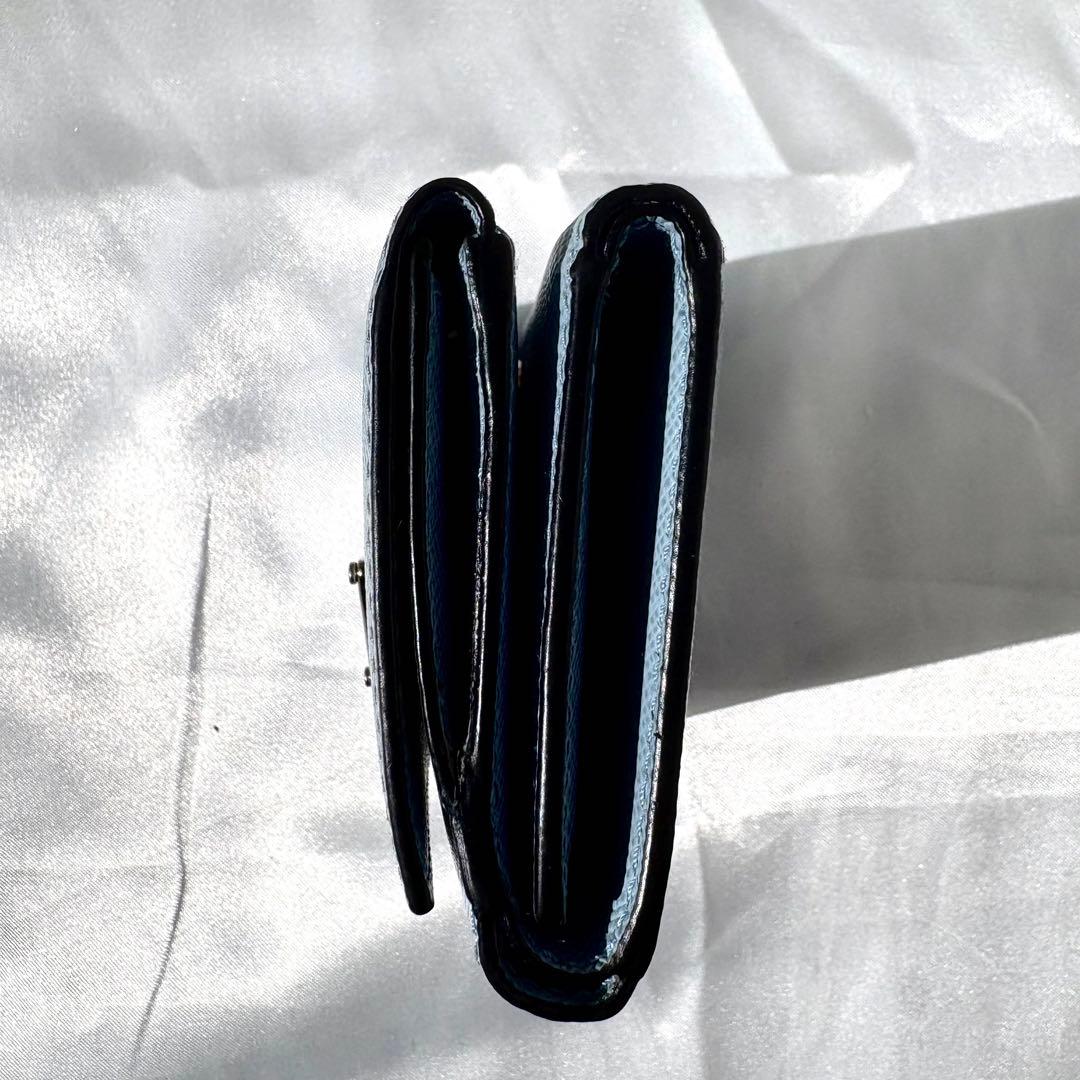極美品✨プラダ 折り財布 三角ロゴ サフィアーノレザー ライトブルー