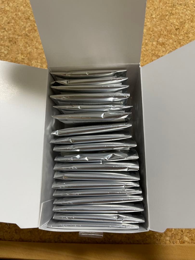 フラガリアメモリーズ 缶バッジ AGF 2024 BOX (18個入)