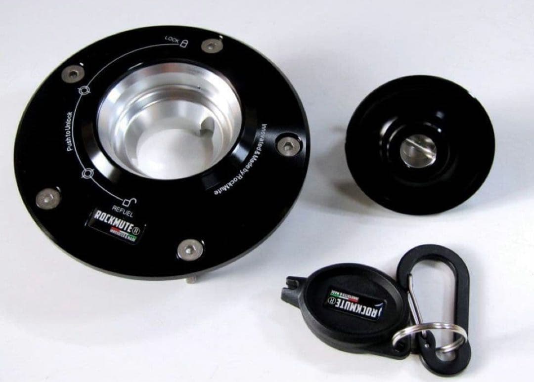 Z900RS専用の別注品／CNC削り出しアルミビレットタンクキャップ(ロック付)