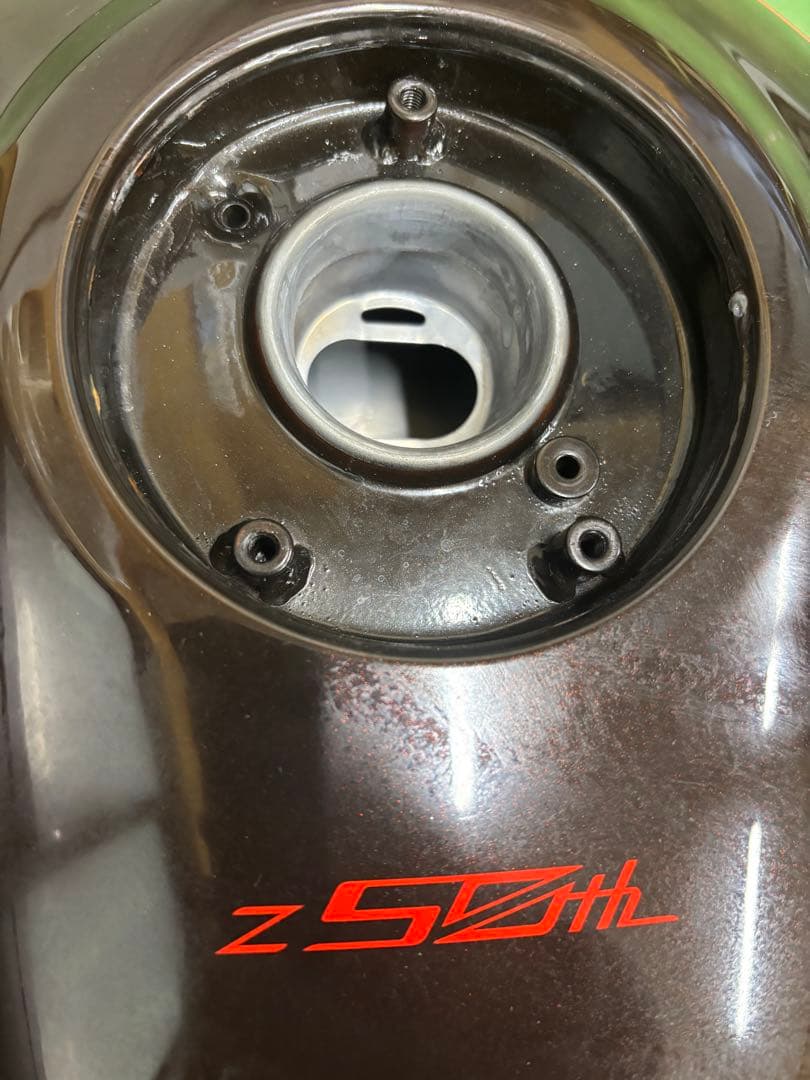 Z900RS専用の別注品／CNC削り出しアルミビレットタンクキャップ(ロック付)