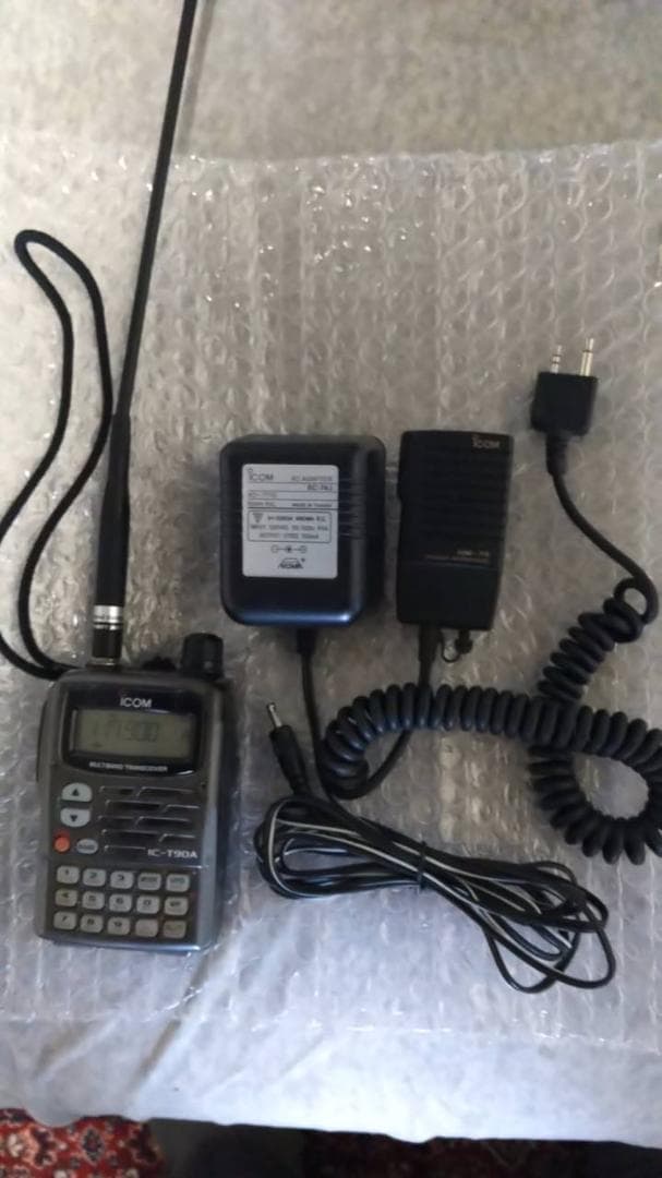 ICOM IC-T90A 受信機 本体と付属品 50/144/430MHz