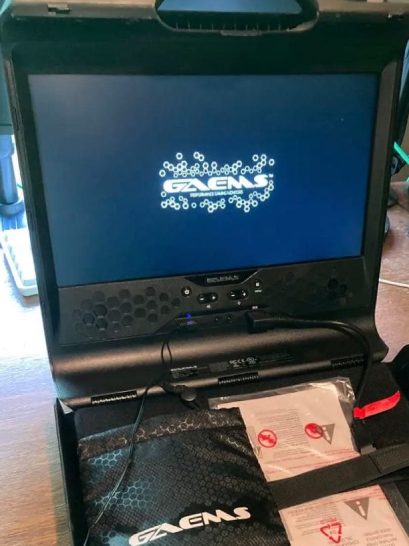 redbull 非売品　ホワイトゲーミングボックス　モニター