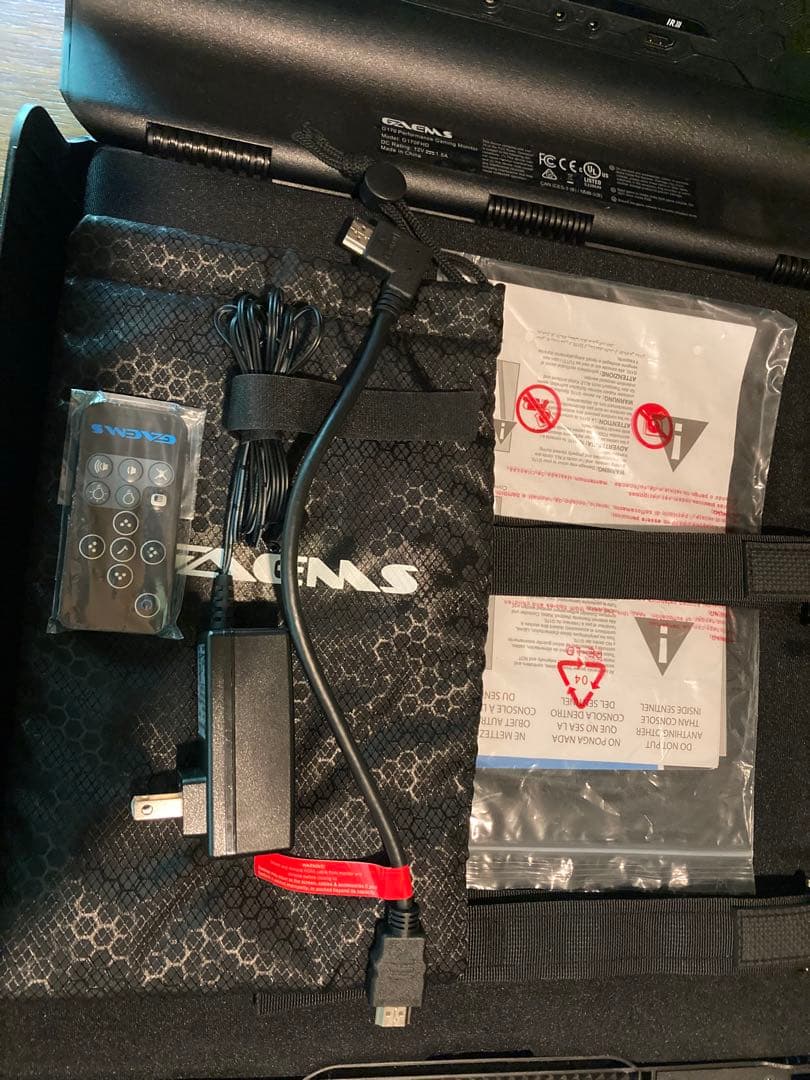 redbull 非売品　ホワイトゲーミングボックス　モニター