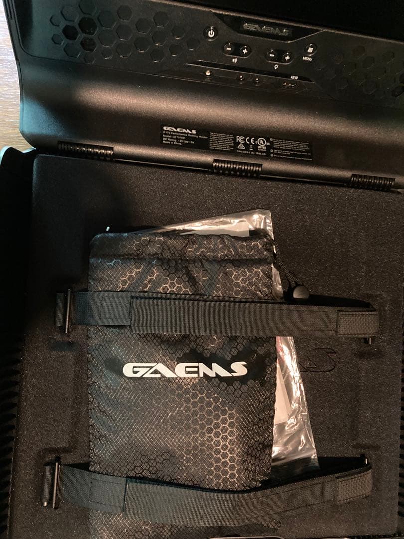 redbull 非売品　ホワイトゲーミングボックス　モニター