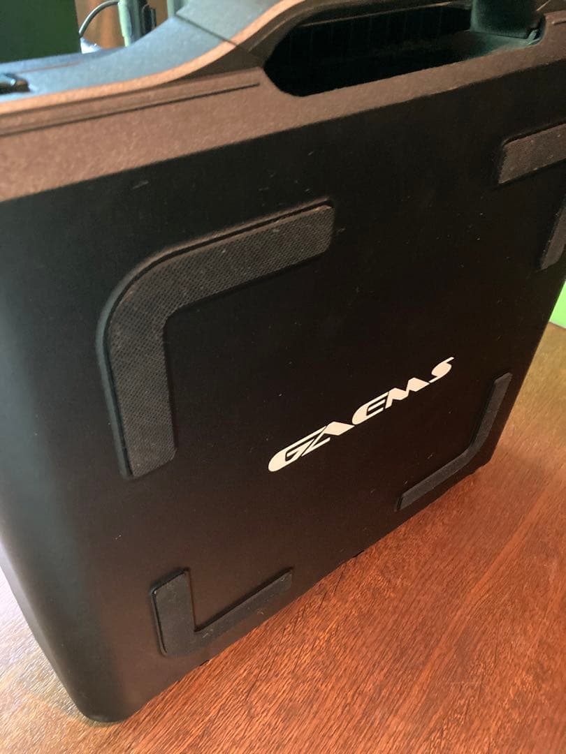 redbull 非売品　ホワイトゲーミングボックス　モニター