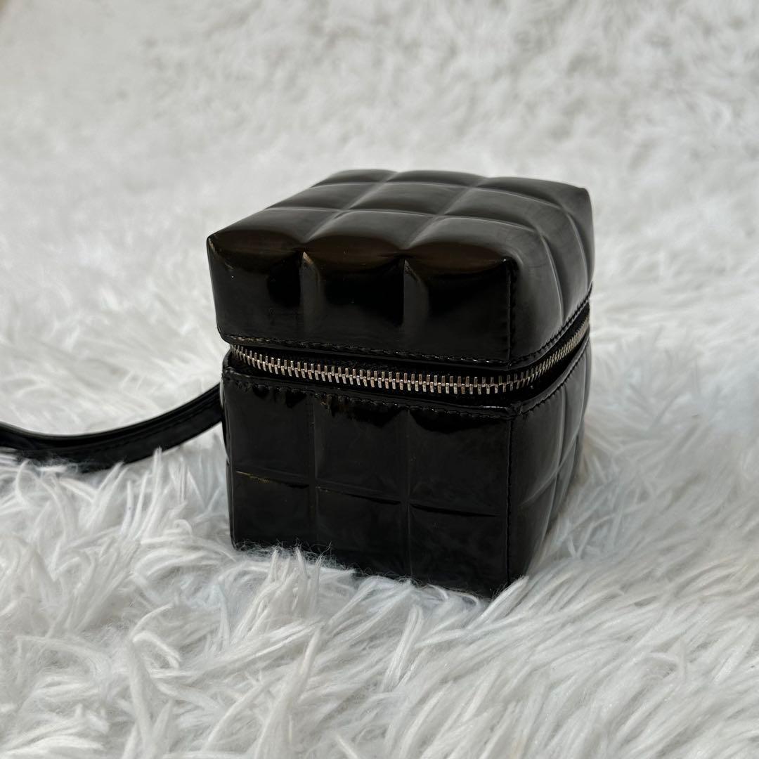 CHANEL シャネル チョコバーポーチ パテントレザー キューブ ブラック 黒