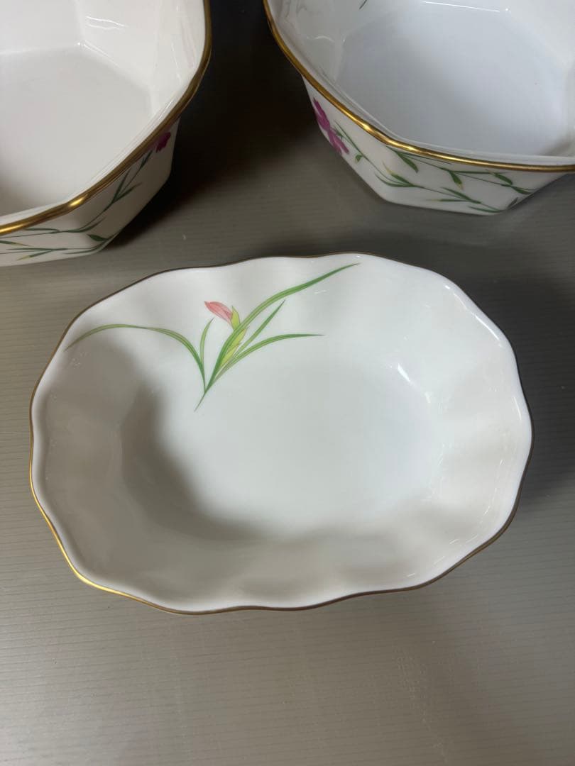 2397 香蘭社　金彩　深鉢2客　楕円鉢1客