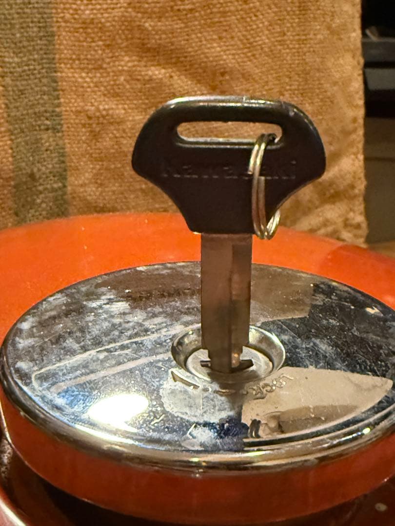 Kawasaki w400 W650 純正タンク　鍵付き