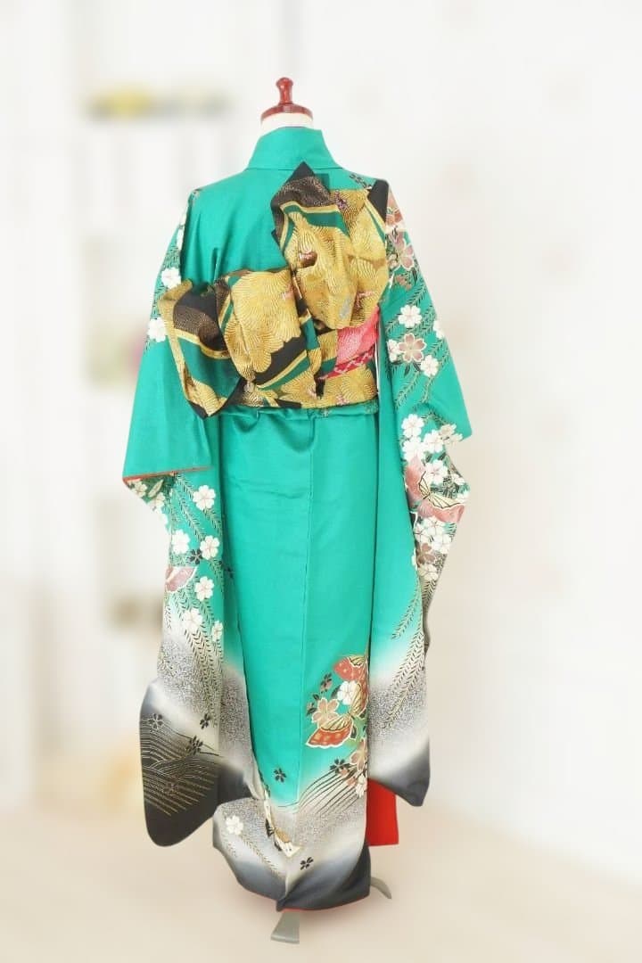 振袖 グリーン　花と蝶柄　必ず商品説明読んで下さい！値段交渉します！