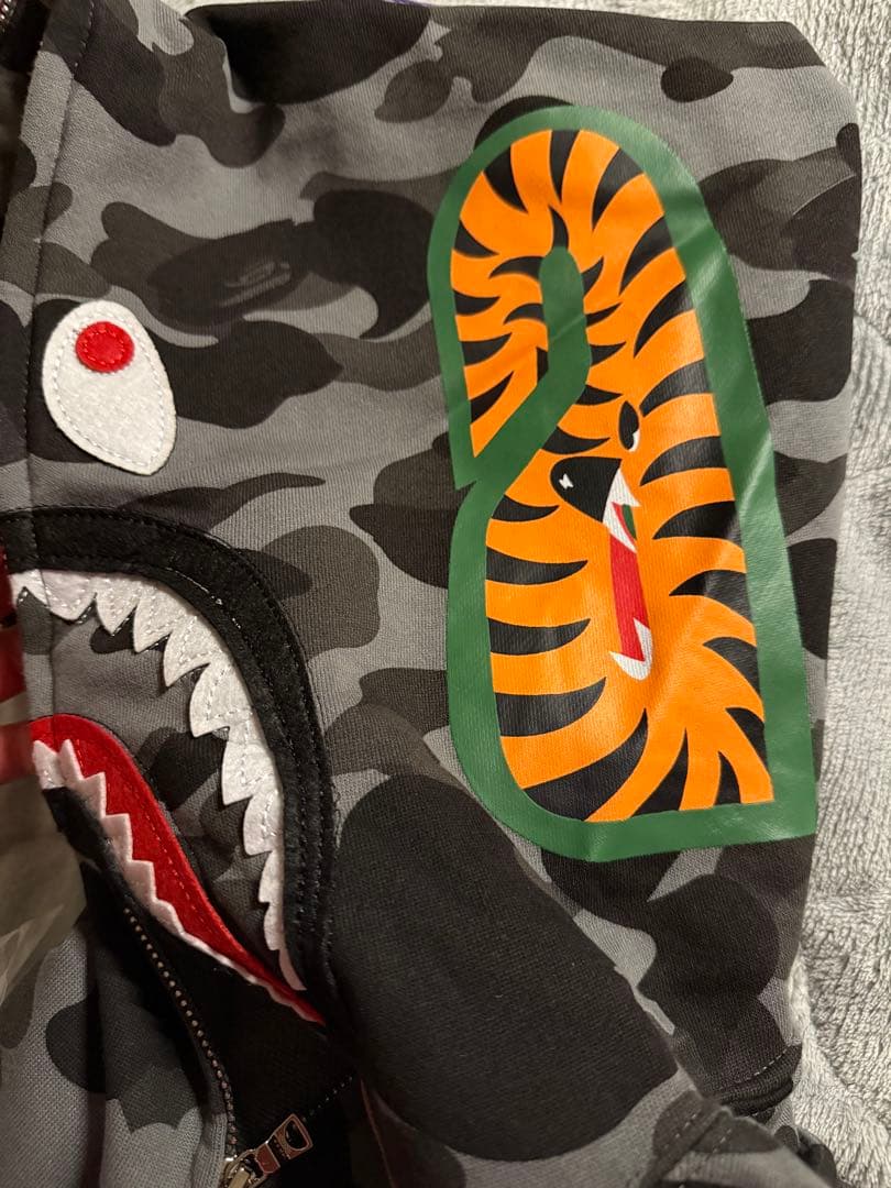 bapeエイプシャークパーカー　Mサイズ