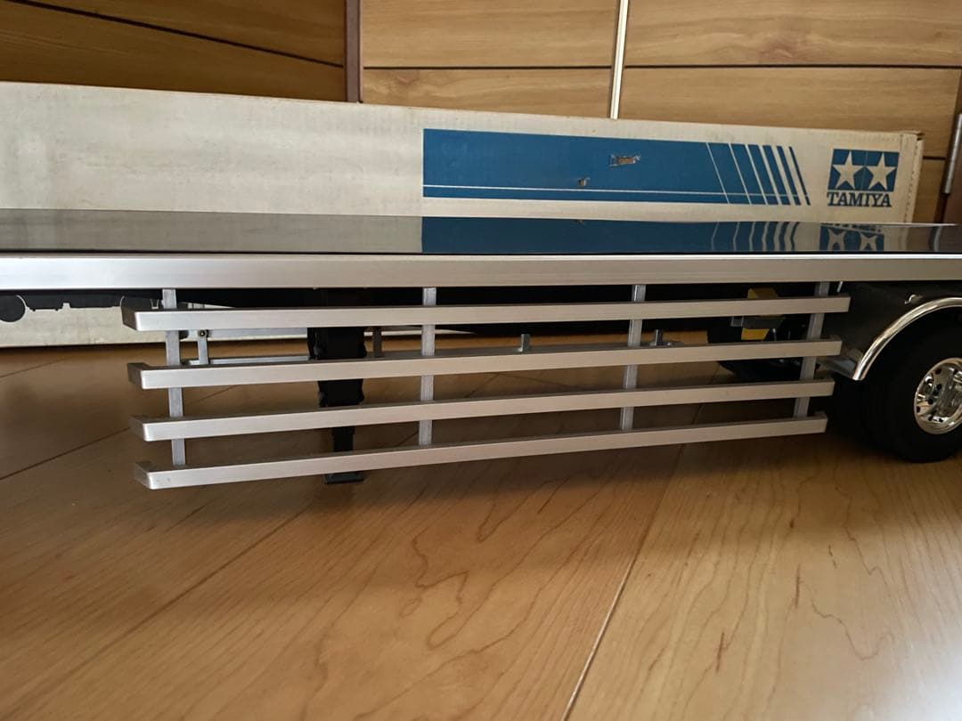 TAMIYA 1/14 セミトレーラー　アルミ製サイドバンパー付き