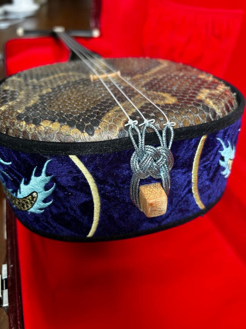 三線本体 沖縄 蛇皮 宮古木工芸 与儀栄功 氏　ハードケース他付属品付き