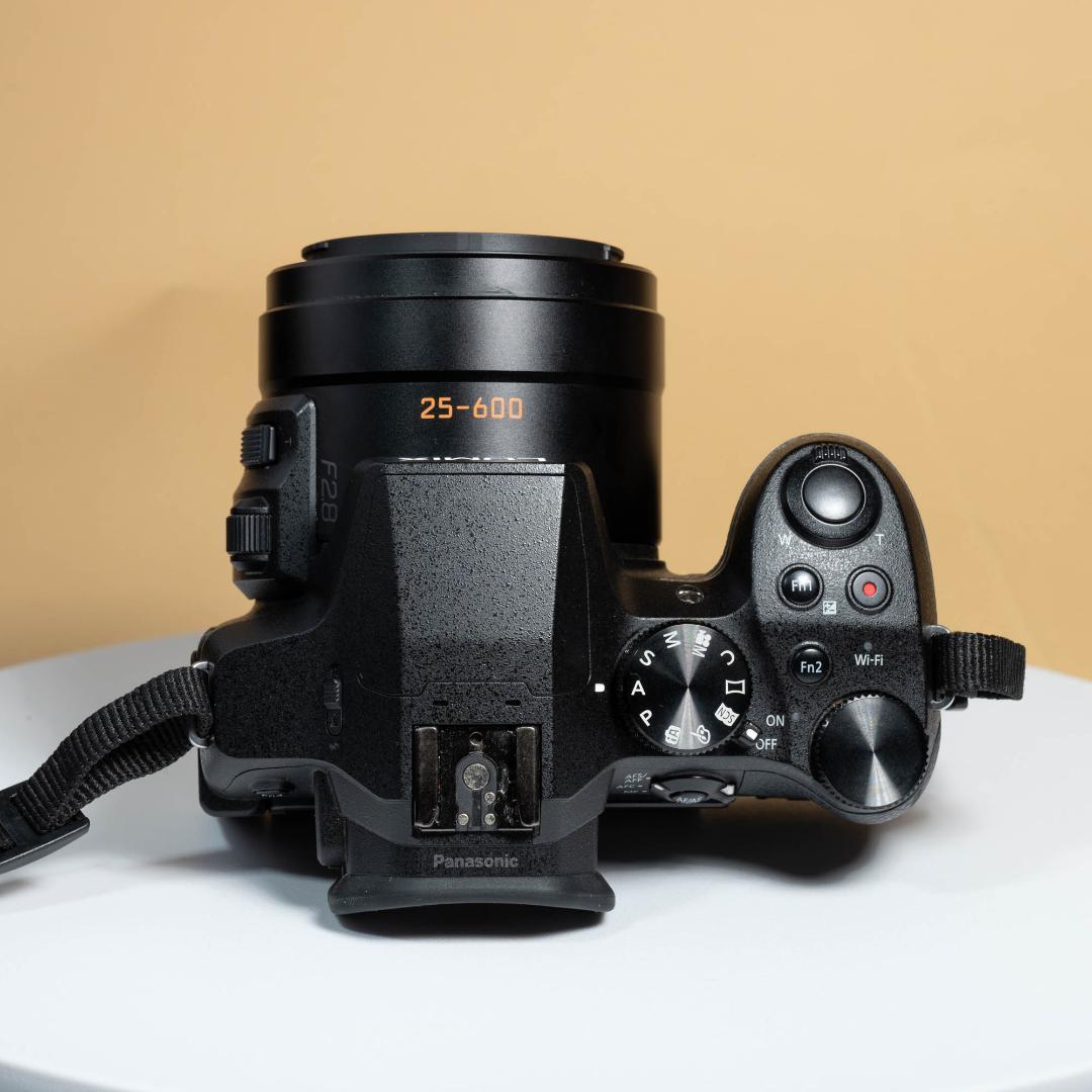 Panasonic LUMIX DMC-FZ300 LEICAレンズ搭載