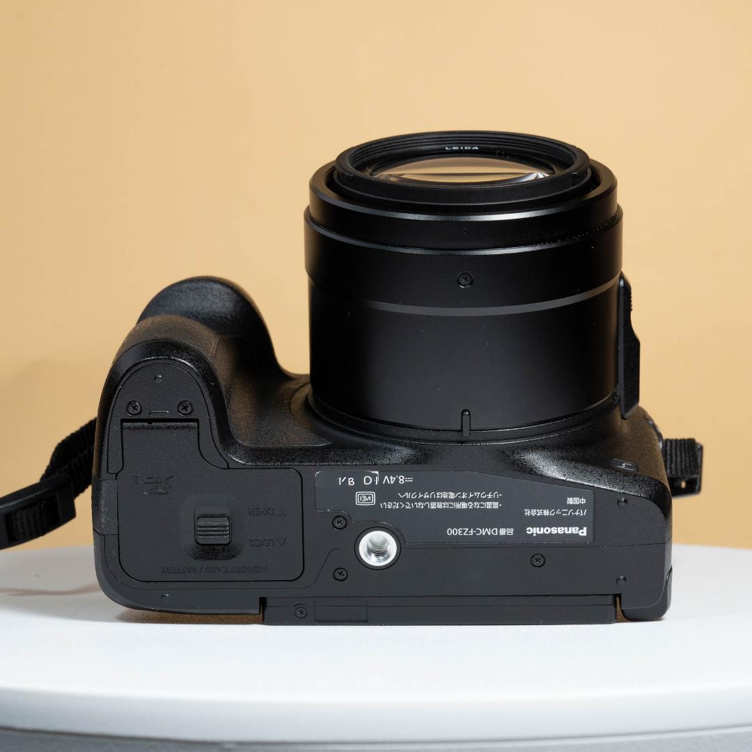 Panasonic LUMIX DMC-FZ300 LEICAレンズ搭載