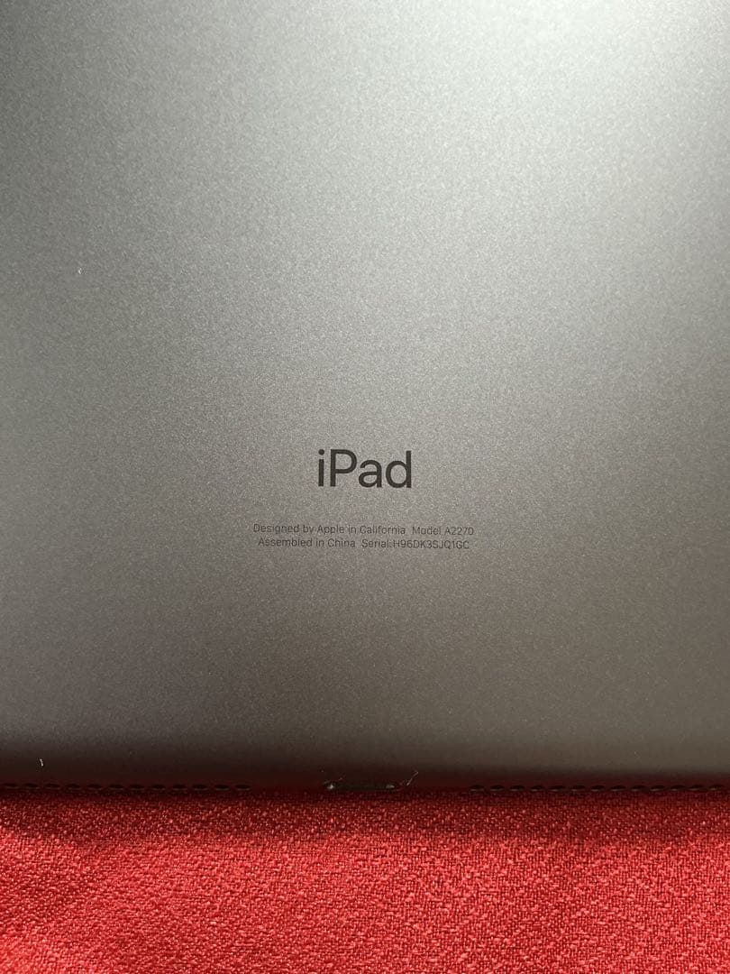 Apple iPad 本体 8世代 32GB 　(アメリカバージョン)