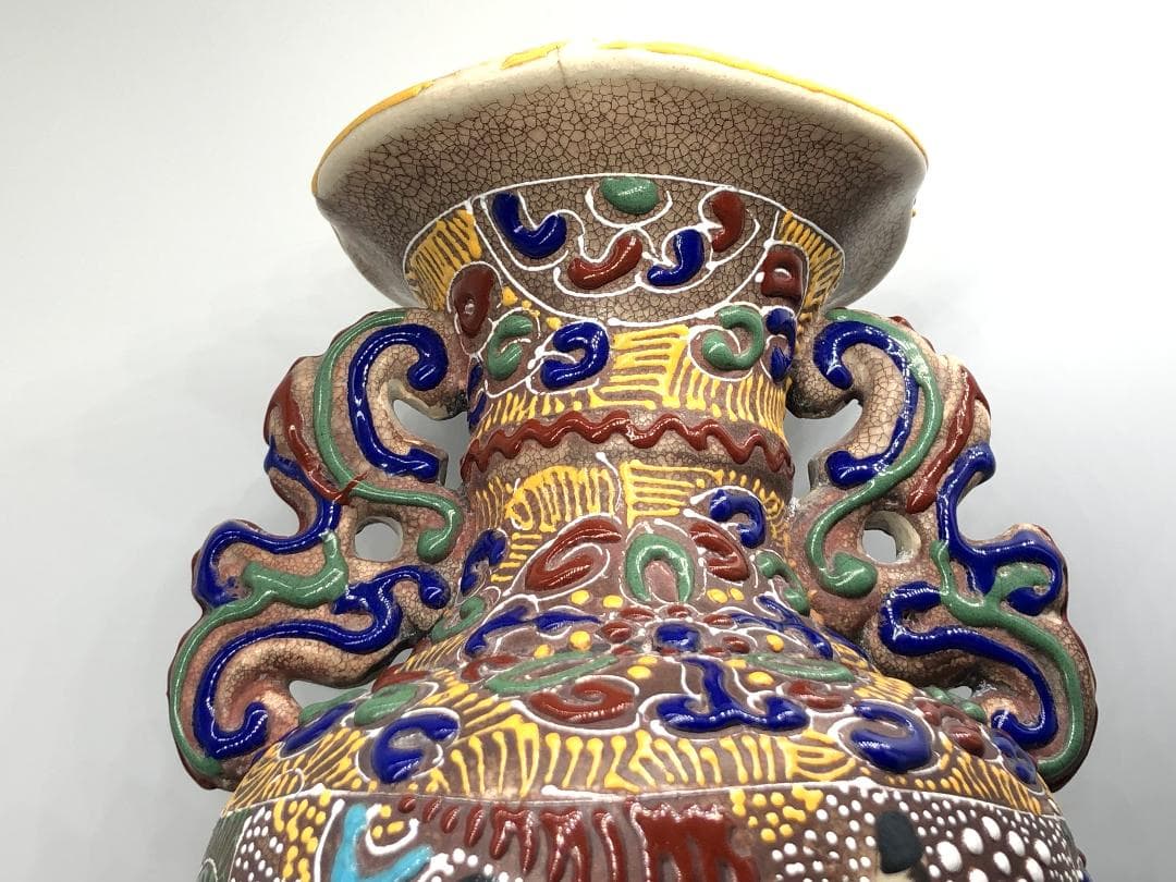 【 薩摩焼 粉彩貴人図双耳花生 】　高３１．５ｃｍ　明治初期