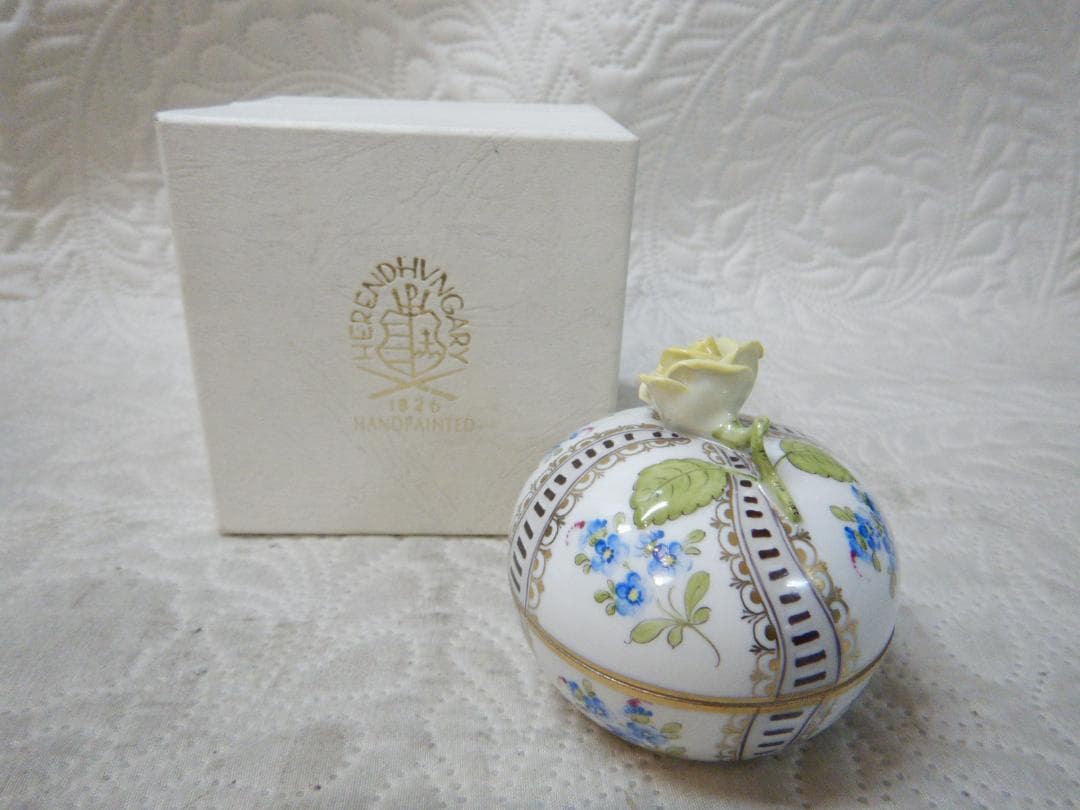 Herend ヘレンド　陶器 置物 花飾り　小物入れ