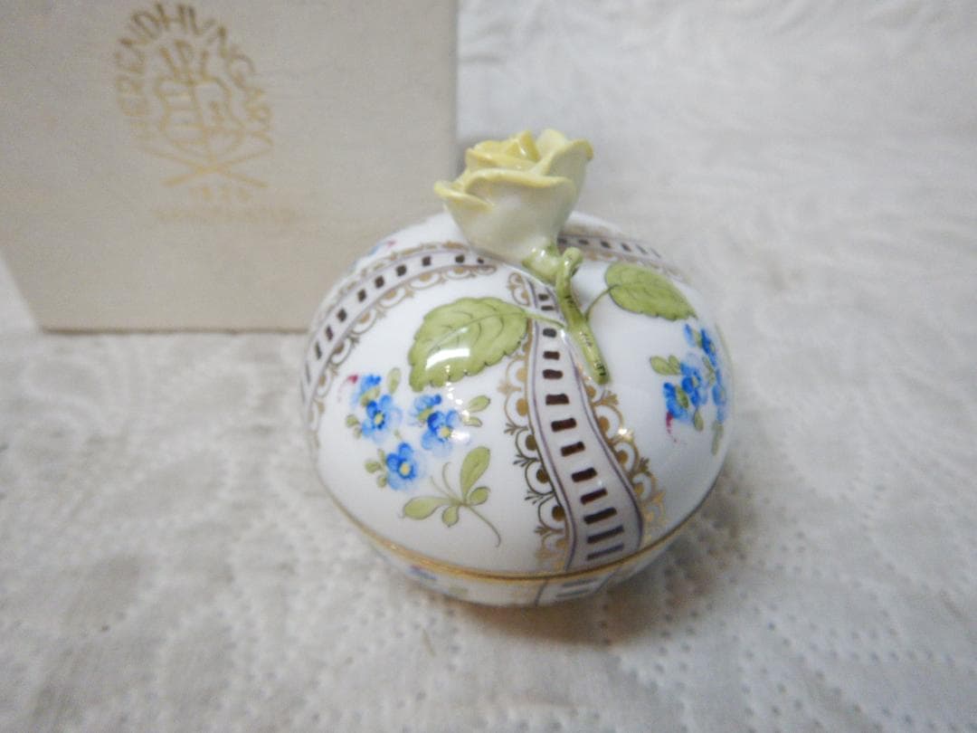 Herend ヘレンド　陶器 置物 花飾り　小物入れ