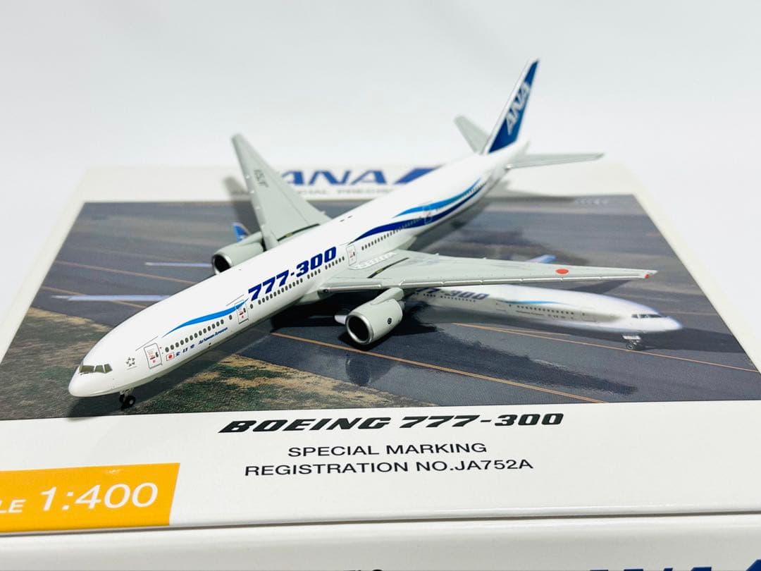 全日空商事 1/400 ANA 777-300 特別塗装 NH40012