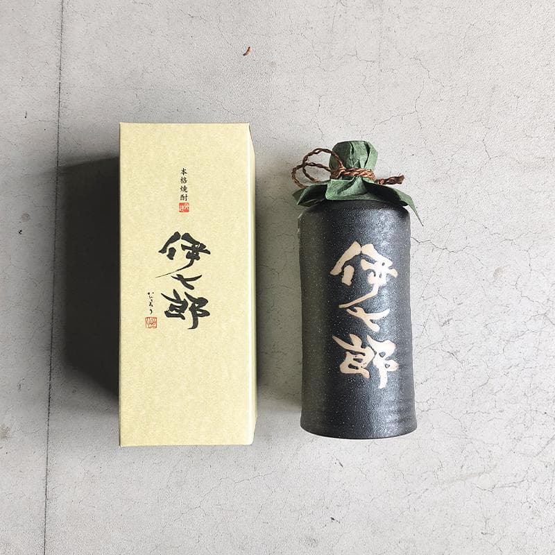 希少！伊七郎 焼酎 720ml 陶器入り