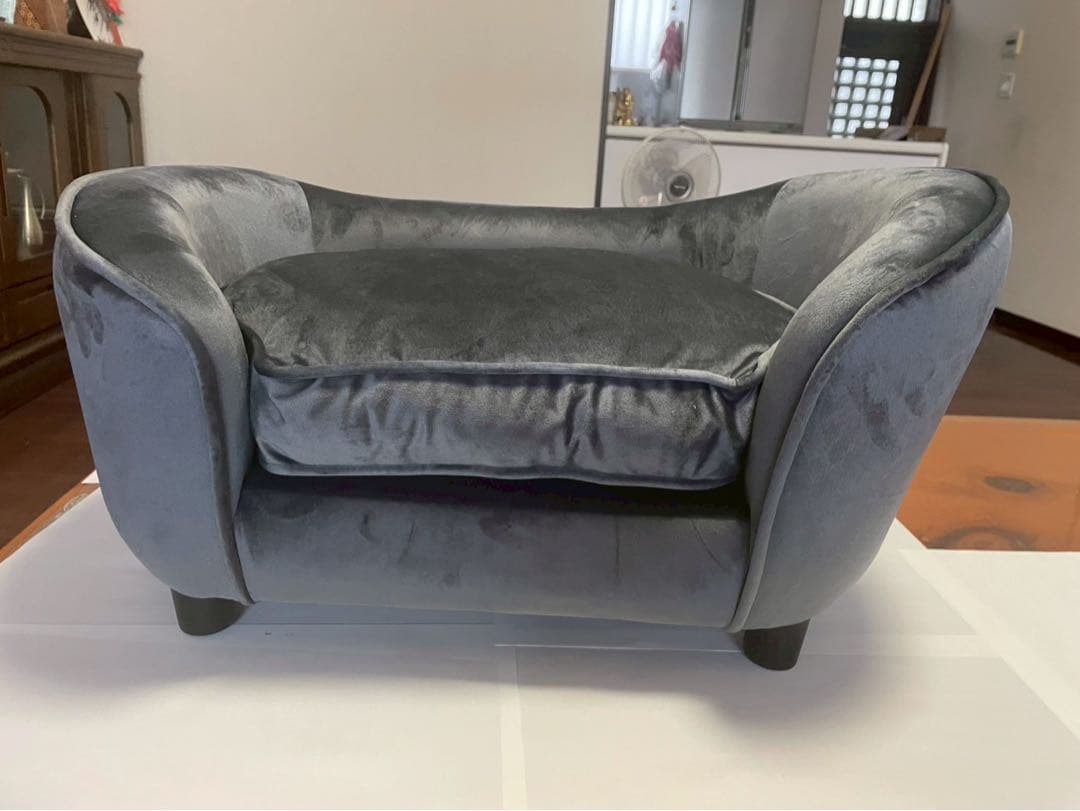 小型ペット用グレーソファ型ベッド