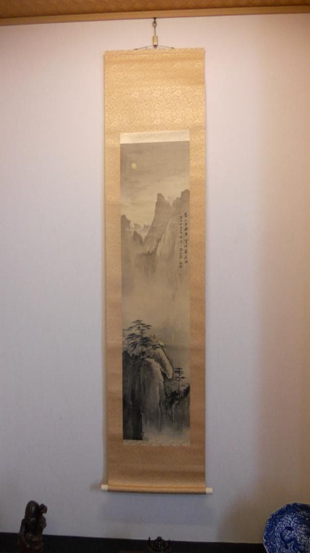 掛け軸  朱梅邨 春山多勝事 絹本 希少 軸装 茶道具 掛軸 美品 です。