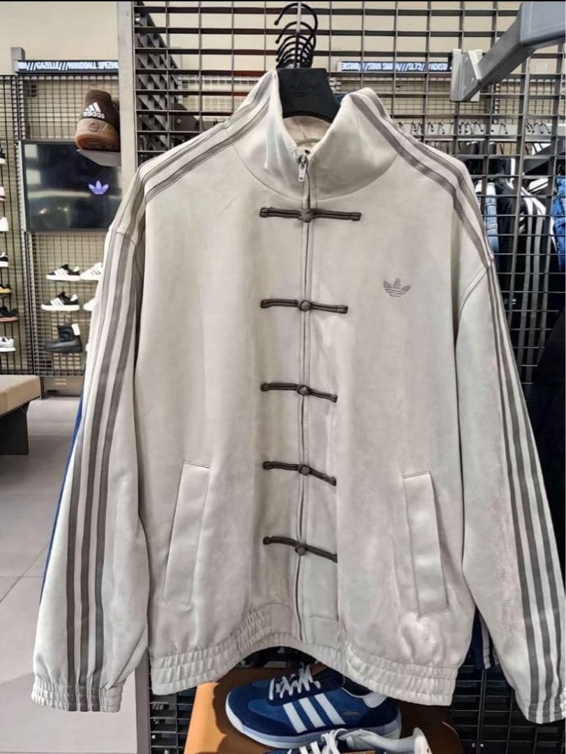 adidasアディダス 中国限定 蛇年トラックジャケッtトホワイト　Mサイズ