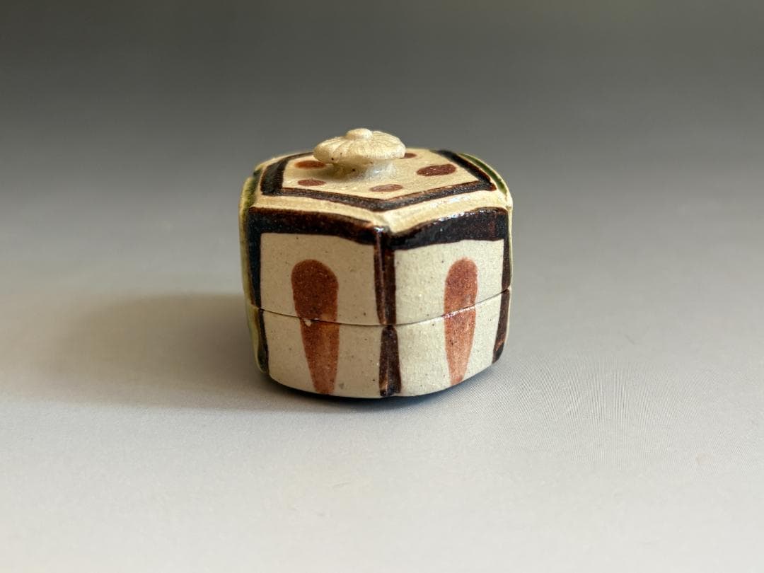 加藤芳右衛門　織部焼　亀甲香合　久田宗也　尋牛斎書付　茶道具　表千家