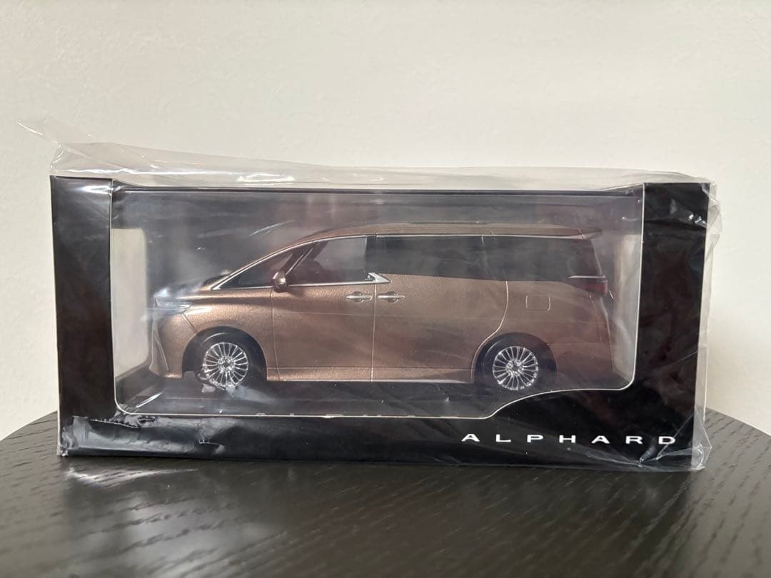 非売品　TOYOTA ALPHARD ミニカー