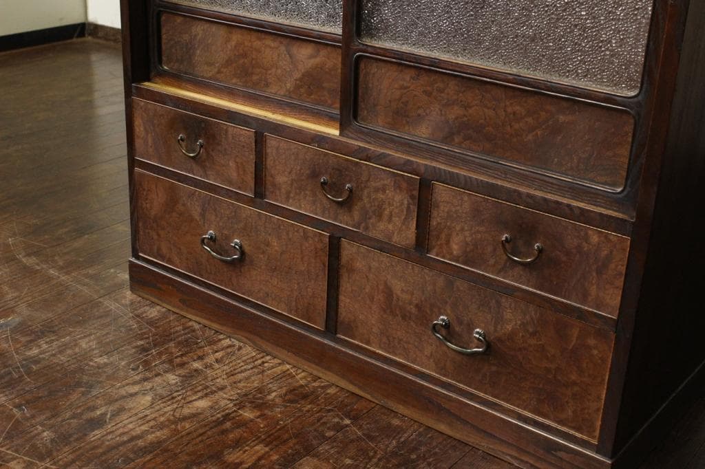 欅 使いこまれた風合いが良い茶箪笥 古家具/食器棚/チェスト/和家具/和モダン