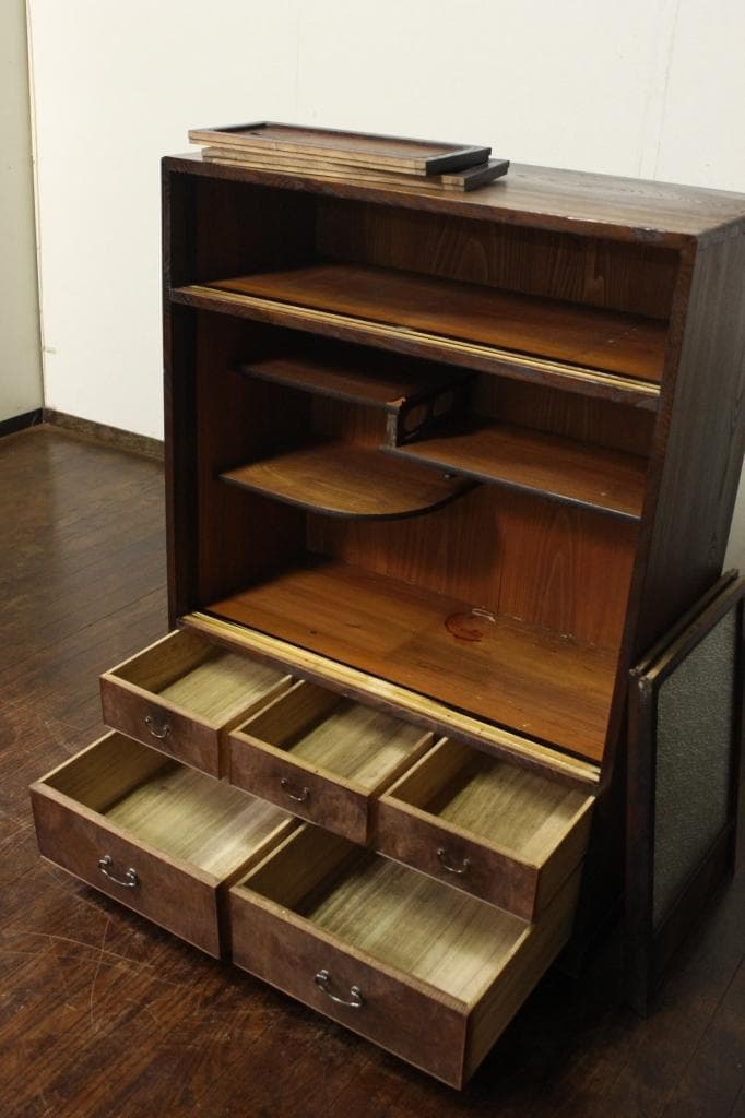 欅 使いこまれた風合いが良い茶箪笥 古家具/食器棚/チェスト/和家具/和モダン