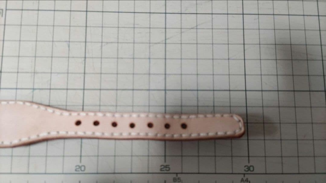 レザー首輪　革　革首輪　ハンドメイド　イタリアングレーハウンド　レザー　赤