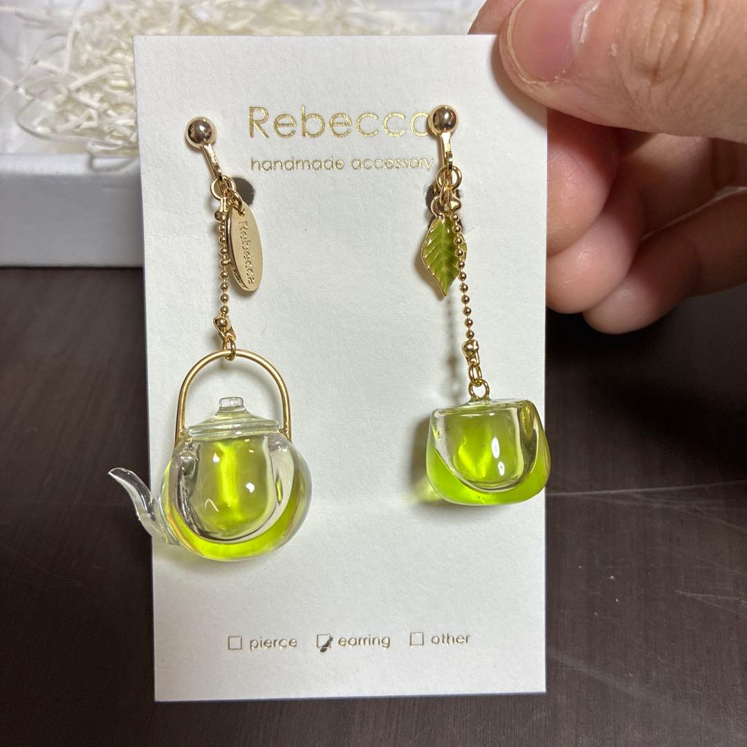 ハンドメイド 透明緑色 ティーポットイヤリング