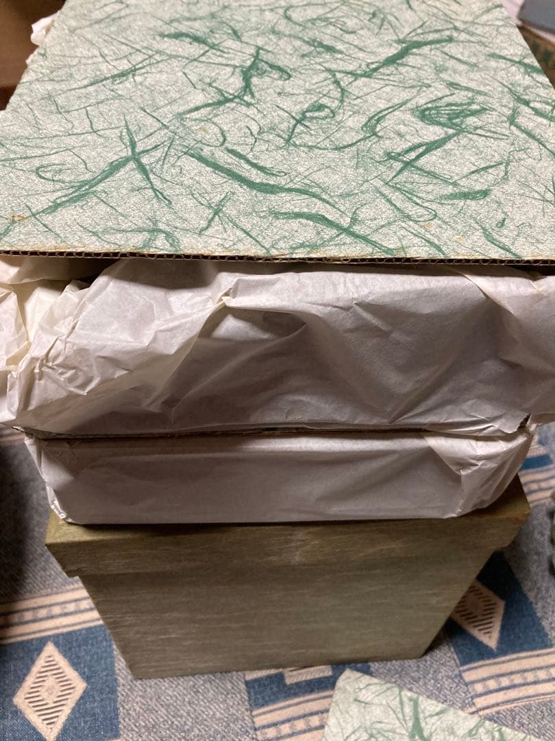 重箱 黒地 金色 松の木