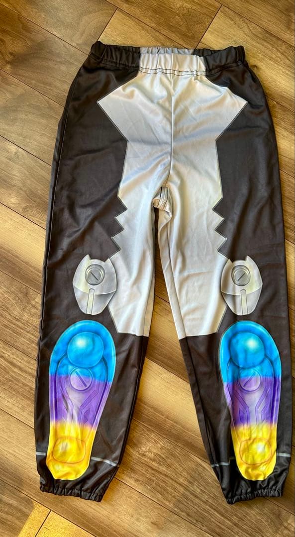 仮面ライダーガヴ　光る！DX変身スーツ　パジャマ 130cm 新品・未使用品