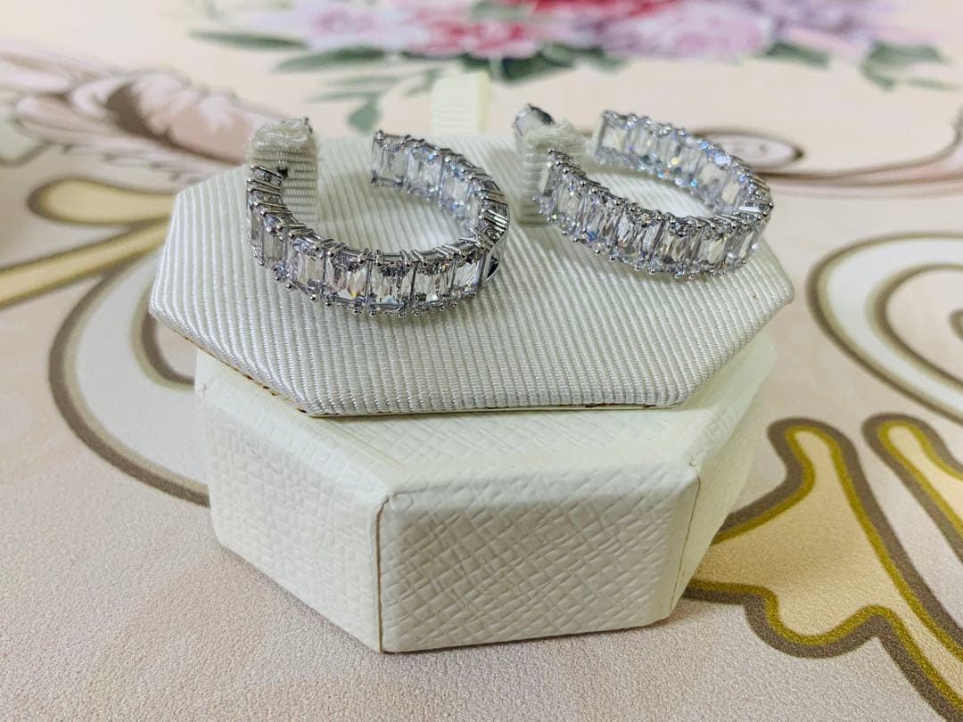 ペコ　スワロフスキー Swarovski Matrix フープピアス