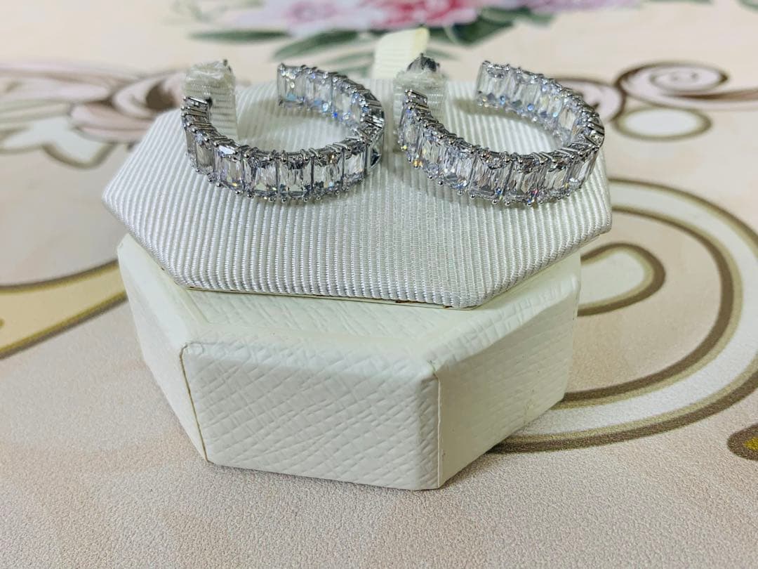 ペコ　スワロフスキー Swarovski Matrix フープピアス