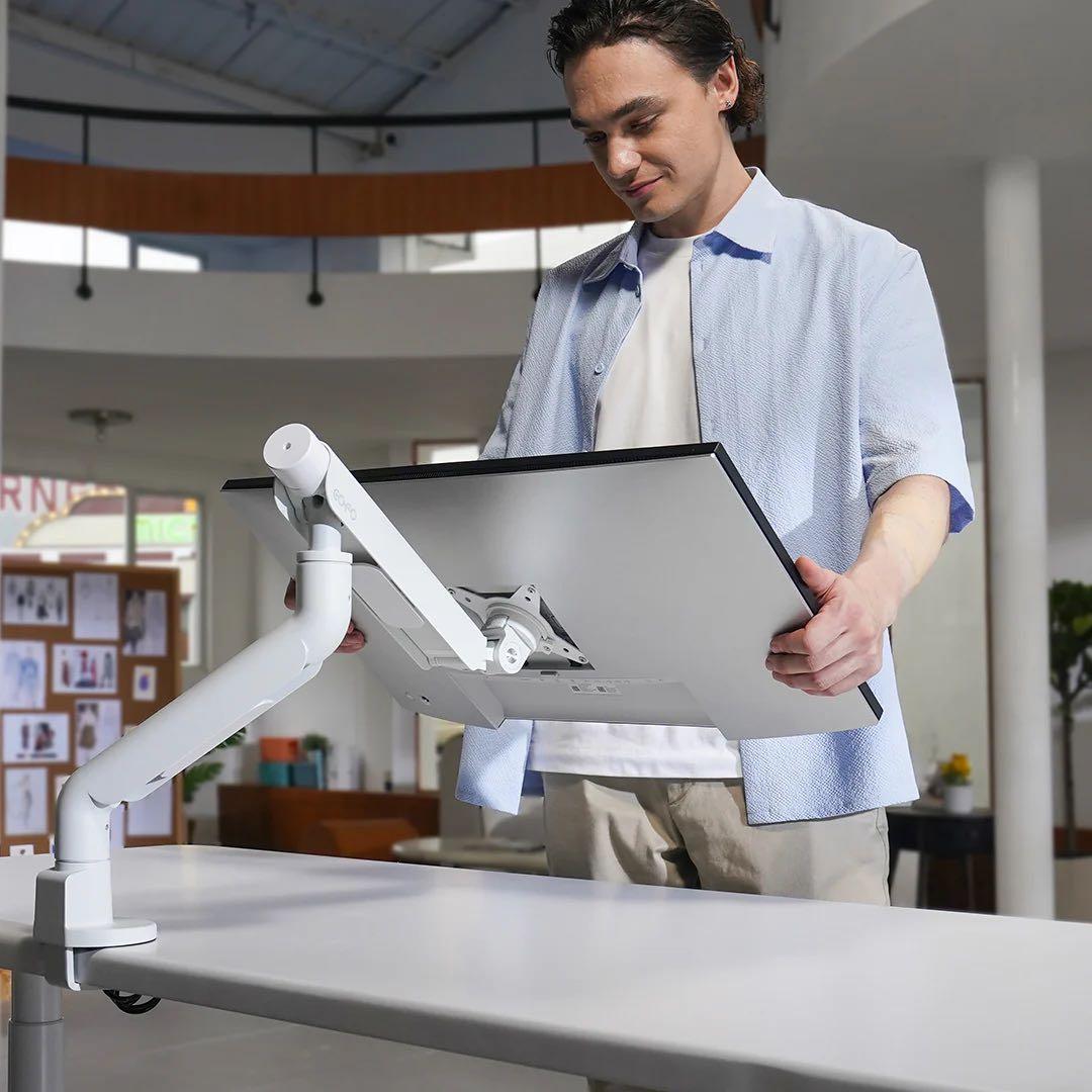 cofoデュアルモニターアーム ホワイト　限定的に値下げします。値下げ。