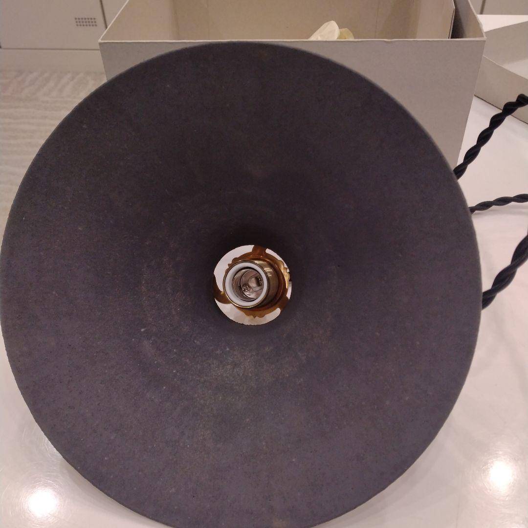 シンプルな黒い陶器製シーリングライト