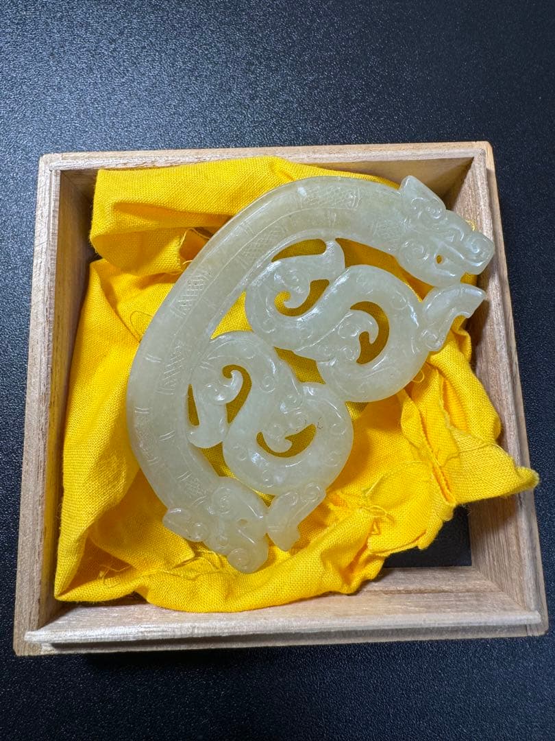 春秋時代　和田玉龍図柄 玉璧　骨董 玉彫 時代物 お守り 極細工 老玉和田玉