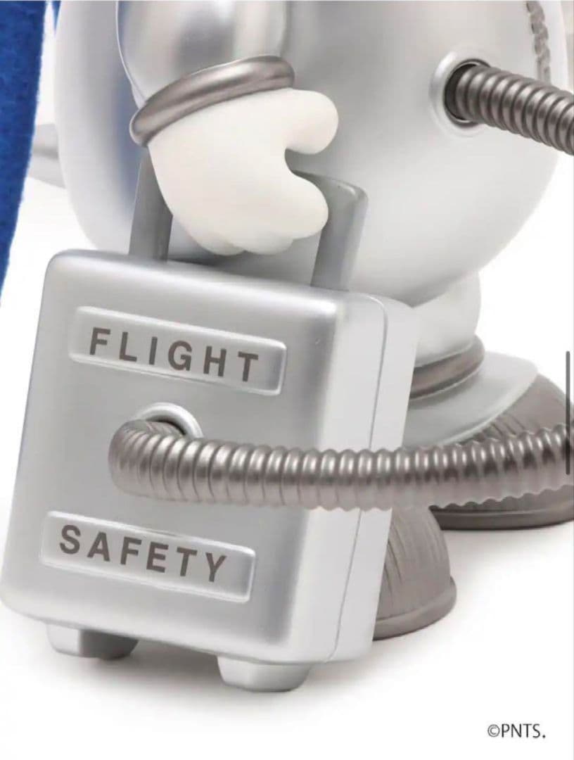 atmos限定150体 SNOOPY (SILVER SPACESUIT)