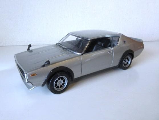特価 京商 (1/18) 日産 スカイライン GT-R(KPGC110)