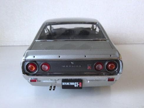 特価 京商 (1/18) 日産 スカイライン GT-R(KPGC110)