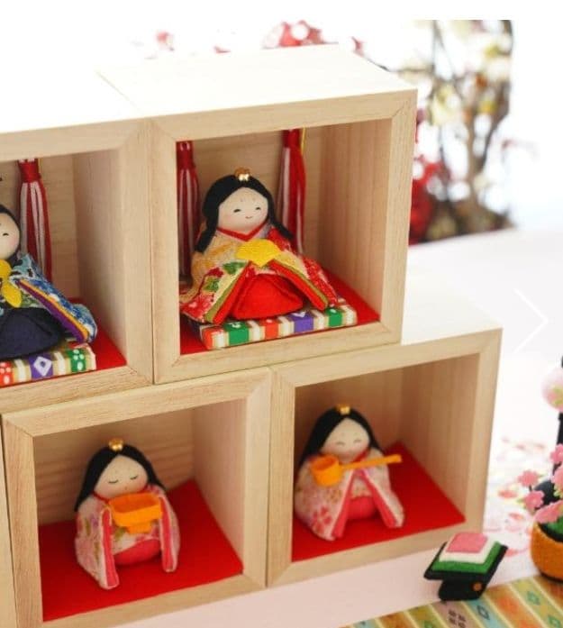 送料無料 ￥24200➡️￥19840 好みに重ねて楽しむ 桐箱入り雛飾りセット