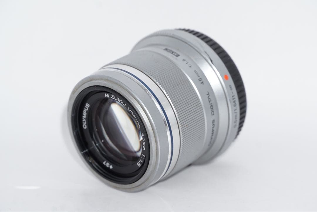 olypmus 45mm f1.8 シルバー