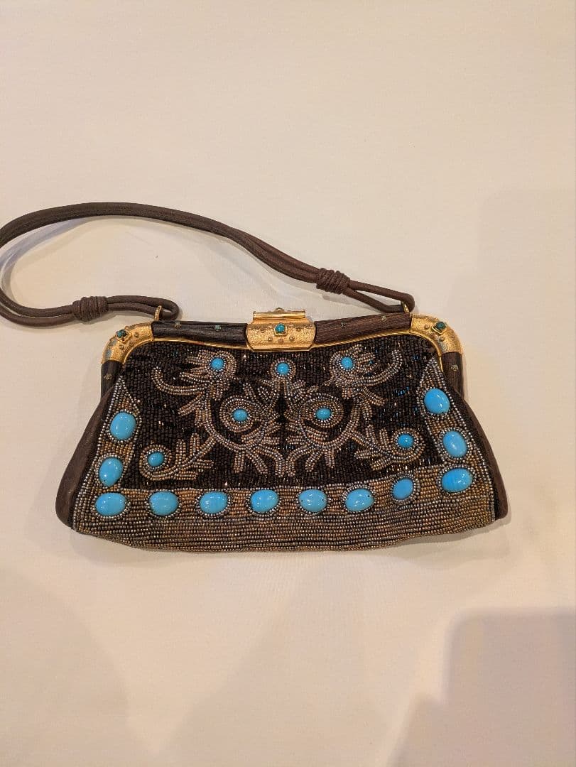 エレガントなビーズ装飾パーティーバッグ