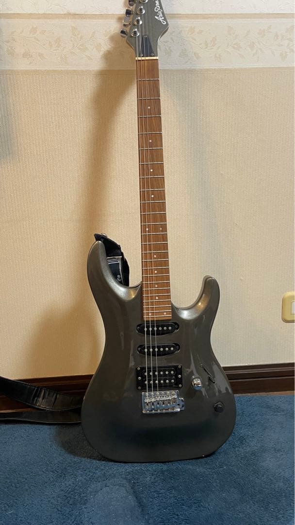 グレーエレキギター　fenderギターストラップ付き（値段交渉受け付けます。）