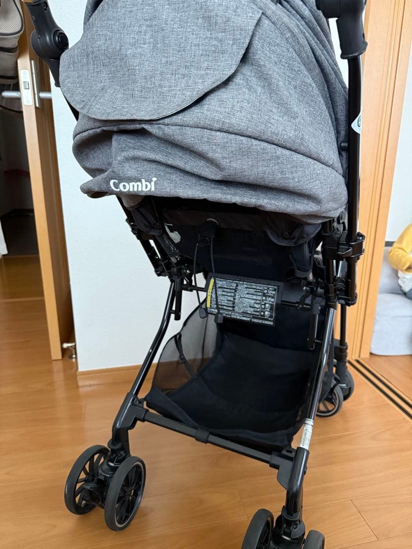 Combi スゴカルα4キャスエッグショック　レインカバー付き